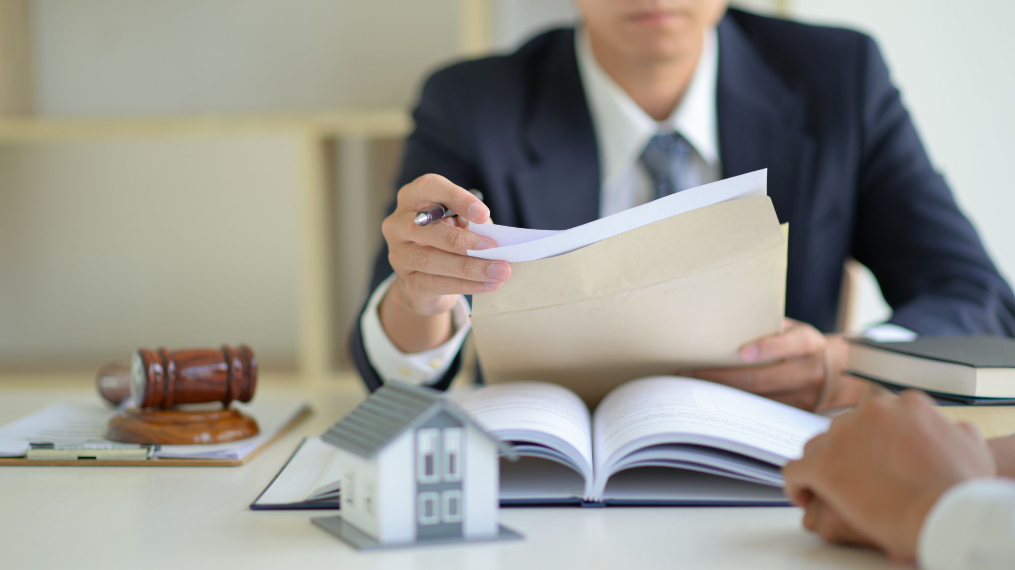 Servicios de gestoría. ARES INMOBILIARIA en Écija